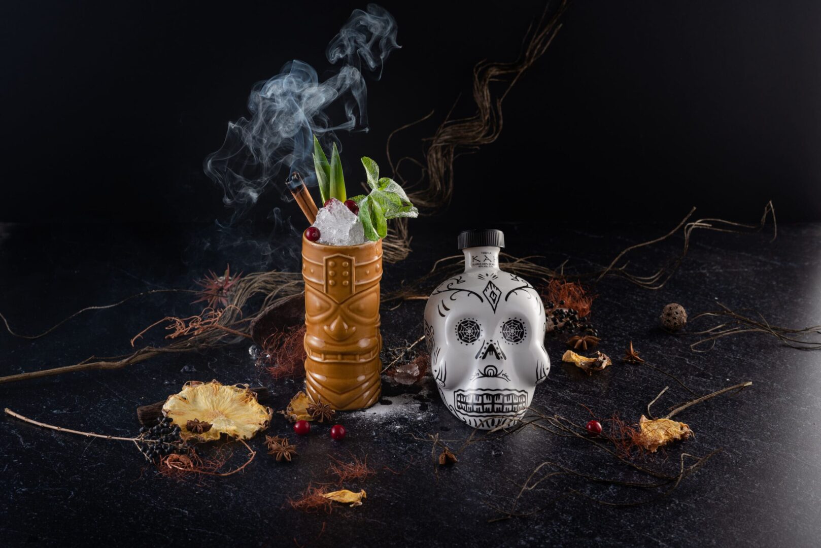 KAH Blanco текила болон Kon Tiki коктейль